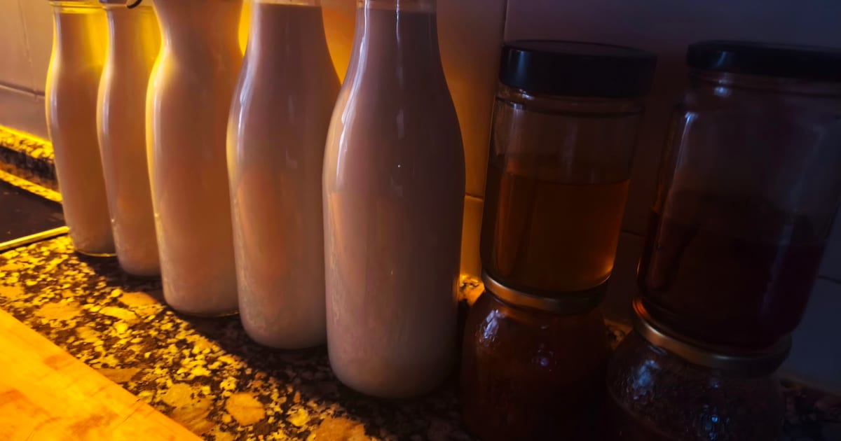Raw honey enzymes: what the heat destroys — PrimalFinder